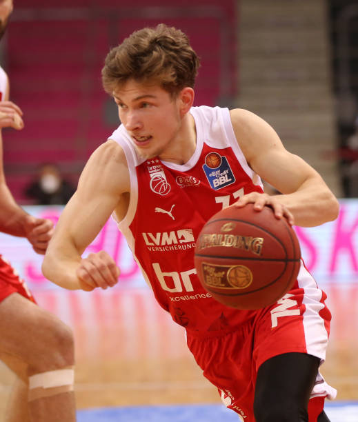 本-多克加盟伯恩茅斯后，改用中间名叫自己“甘农-多克”