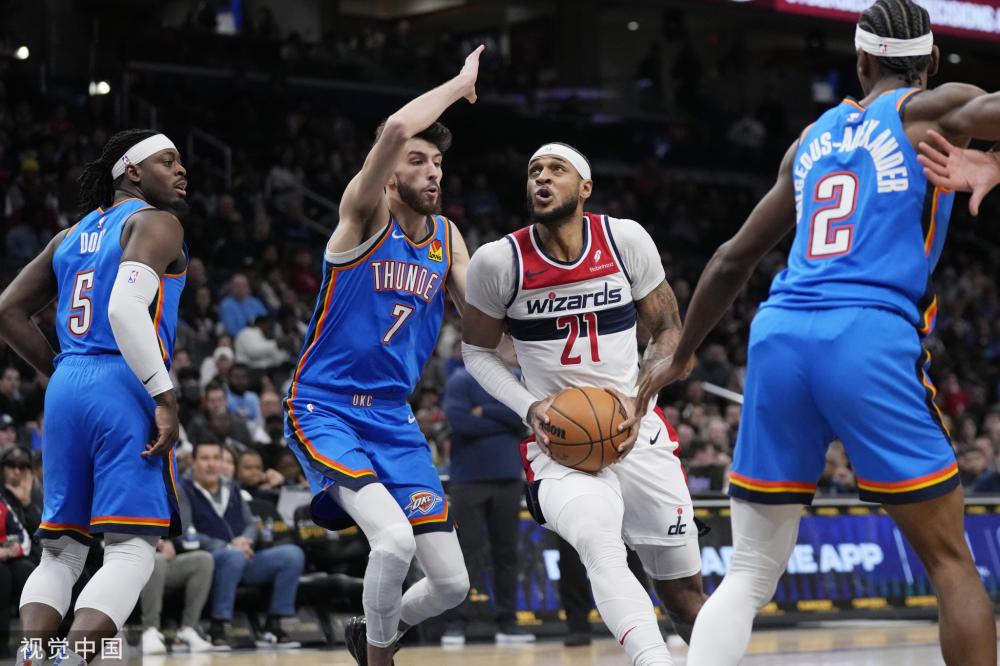 在接受采访 在接受采访